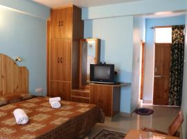 Malis Apple Lodge, B&B in Nagar