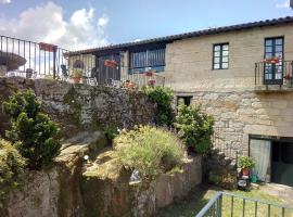 Caserio de Fontes, hotel mesra haiwan peliharaan di Nogueira de Ramuin