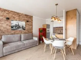B&W Luxurious Apartment in the center of Wroclaw
