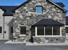 Doolin Village Accomodation، بيت ضيافة في دولين