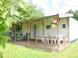 Mobile Home at La Petite Lande, hotel with parking in Pierrefiche