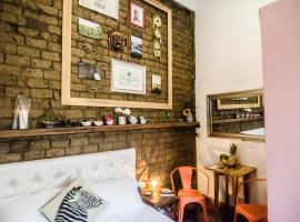 Moonshine Boutique Hostal, hotel Caliban