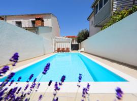 Luxury Villa Claudia with Pool, Hotel in Zadar