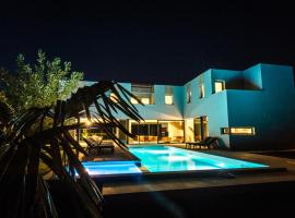 Luxury Villa Lucella, big pool, spa, tennis, gym, volleyball, vakantiewoning in Donji Proložac