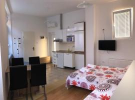 Apartments & Rooms Nardin, B&B i Izola