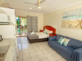 Tropical Palms Resort & 4WD Hire, hotel in Picnic Bay