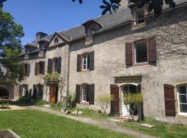 Chambres d'hôtes l'arche d'Yvann, hotel with parking in Campuac