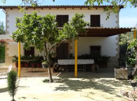 Casa Rural Casa Pepe, отель с парковкой в городе Кастильо-де-Локубин