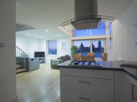 CITY CENTRE APARTMENT with Free Secure Underground Parking