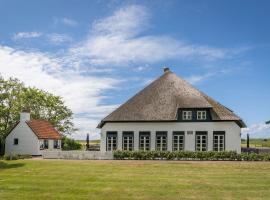 Spacious Farmhouse in Dutch coast Texel with Garden, hotel in De Cocksdorp