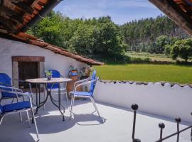 A Charming , Traditional Cottage at Quinta da Ribeira โรงแรมราคาถูกในวิลา โนวา เจ ปัวอาเรส