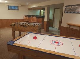 Sarnia's Man Cave welcomes you... Game ON!, hotel i Sarnia