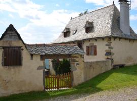 Maison tout confort calme vallée du Lot proche de Conques en Aveyron, Ferienhaus in Las Pelies