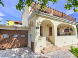 Villa Toic by the seaside with beautiful Seaview, hotel in Čižići