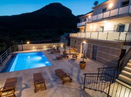 Villa Nikola - pool side apartments