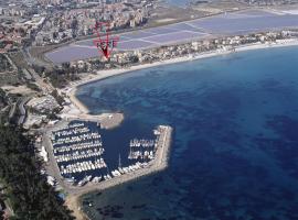 Lewis Rooms Poetto Beach、カリアリのホテル