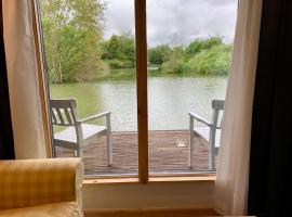 TheWaterfrontLodges, hotel in Coventry