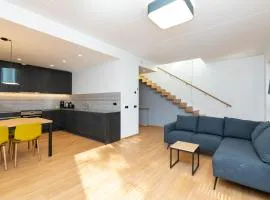 Self-check-in 3 bedroom apartment with sauna and balconies