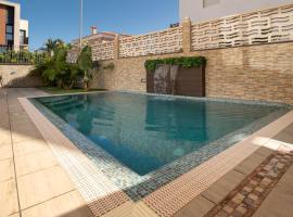 Villa, Private heated pool and jacuzzi ., hotel with jacuzzis in Maspalomas