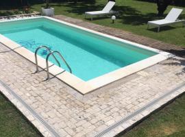 camera con giardino e piscina, casa de hóspedes em Scafati
