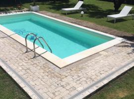 camera con giardino e piscina, pension in Scafati