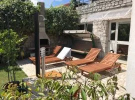 Deluxe Apartment Dora with a private parking, terrace and see view