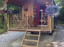 ROULOTTE - LE DOMAINE DES ECREVISSES, hotel v destinaci Saint-Florent-sur-Cher