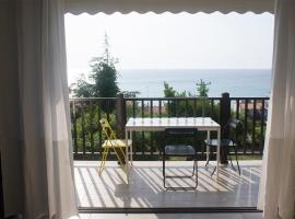 Possidi Aigaiopelagitika 2-floor beach house, hotel v destinaci Kalandra