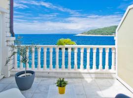 Luxury Bellavista Amazing sea Holidays with Private Beach & Parking, guest house in Hvar
