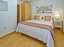 Luxurious Apartments Maslina with Beach, hotel em Hvar