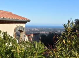 Villa Josephine: Vue magnifique sur mer et montagnes, hotel in Laroque-des-Albères