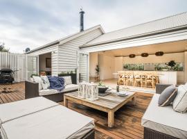 Capri House, hotel en Saint Andrews Beach