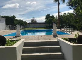 Villa pilonga, hotel with pools in Dos Hermanas