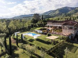 Accogliente alloggio con vista e piscina, hôtel à Lucques près de : Villa Torrigiani