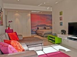 121 Ocean View Drive Studio Apartment, hotel near Signal Hill, Cape Town
