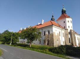 gemuetliche unterkunft bei prag, location de vacances à Smečno