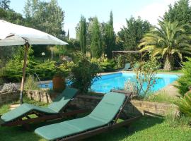 Villa con piscina, hotell med parkeringsplass i Canale Monterano
