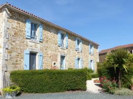 Au clair du soleil: Saint-Juire-Champgillon şehrinde bir aile oteli
