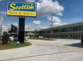 Scottish Inns and Suites Scarsdale, hotel dekat The Gardens Houston, Houston