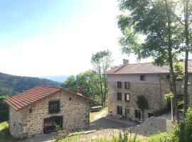 la source d'en haut, hôtel à Valcivières