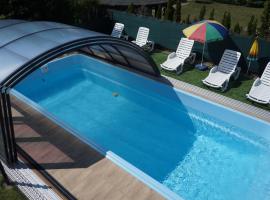 Villa Clipper - 5 minut od plaży, hotel Grzybowóban