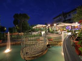 Hotel Tetto delle Marche - Ristorante dei Conti, hotel sa parkingom u gradu Čingoli