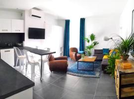 Beautifully Bright Apartment in Old Town Saint-Tropez, hotel in Saint-Tropez