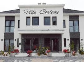 Villa Corleone, отель в городе Конты-Вроцлавске, рядом находится Rycerski Golf Club in Krobielowice