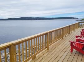 A Wave From it All, vacation home in Port Saunders