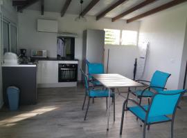 Locakaz, Hotel in Sainte-Anne