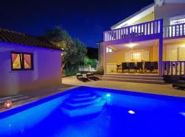Villa Iva save 15 percent on Split-villas com