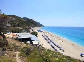 Theocharis Bros - Studios Apartments, hotel in Agios Nikitas