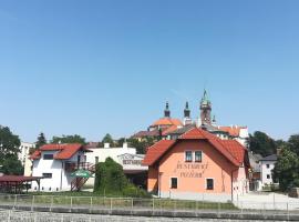 Penzion a restaurace U Strnada, hotell i Klatovy