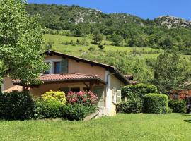 Gites le Paradis - Superbe vue sur le Vercors Dominant le village, hôtel à Pont-en-Royans